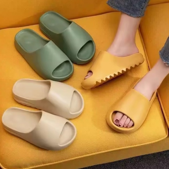 🩴 Orange Slides - Picture 3 of 5